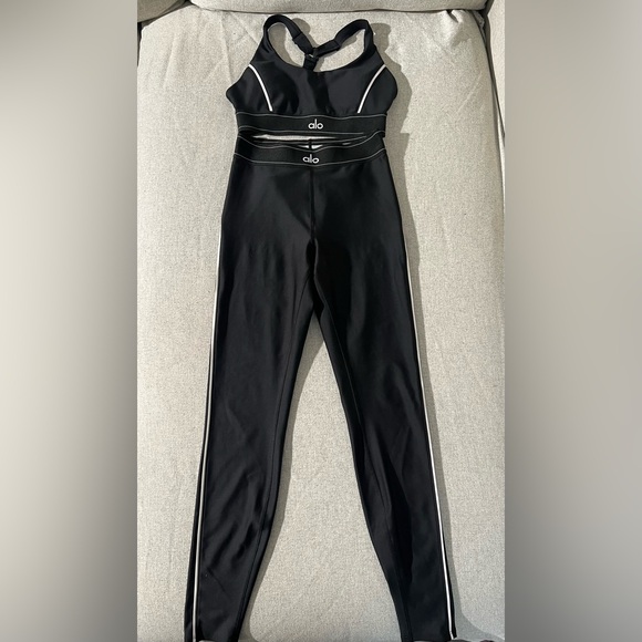 🔥 Limited Time Offer! Alo Yoga Airlift Bra (M) & High-Waist Legging (S) Set - Picture 2 of 3